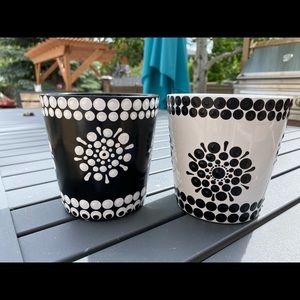 Ceramic pots